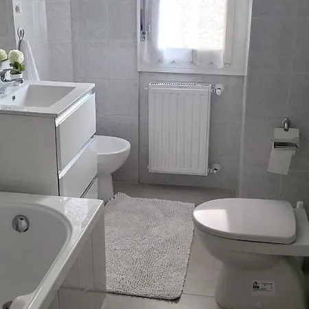 Intero Con Parcheggio Gratuito アパート *