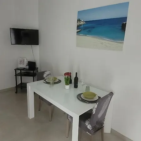 Intero Con Parcheggio Gratuito Daire Porto Torres